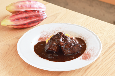 牛ホホ肉のチョコレート煮込み