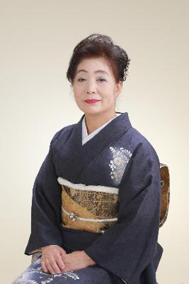 着物を着ている和久文子さん