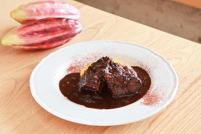 牛ホホ肉のチョコレート煮込み