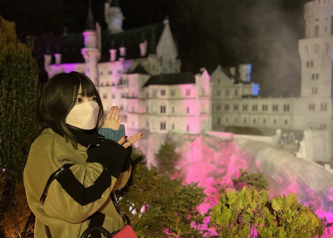 東武ワールドスクウェアを楽しむ本郷さん