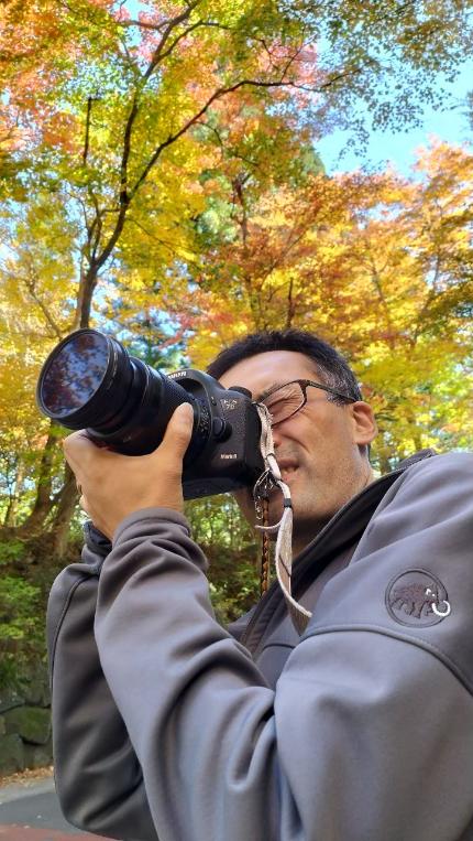 カメラを構える安倍さん