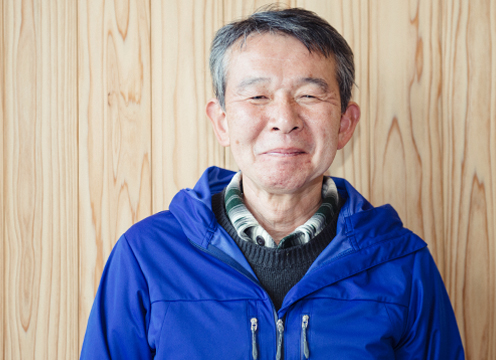 日光移住インタビューを受けて笑顔の山田徹さんを正面から写した写真