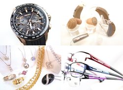 左上:黒い時計、左下:貴金属、右上:補聴器、右下:メガネの写真