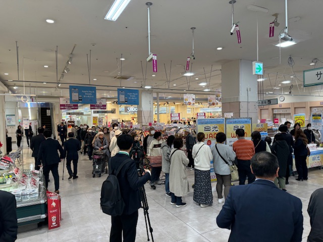 日光WAONの販売の様子