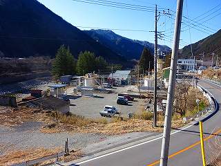 中才鉱山住宅方面から見た中才浄水場の写真