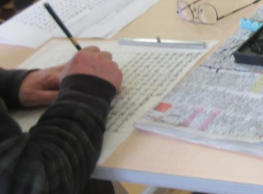 写経教室体験者の手元をアップで写した写真