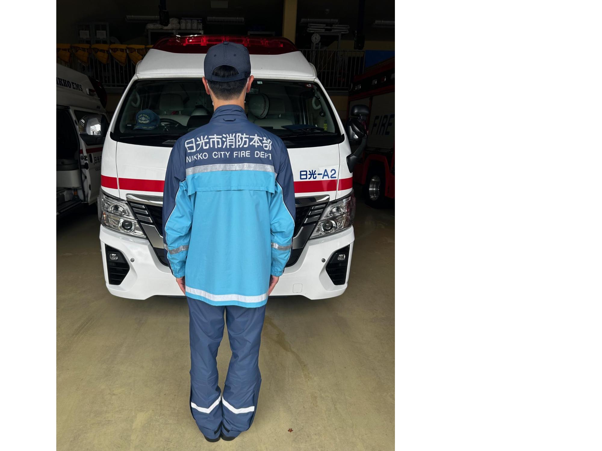 感染防護服・後ろ