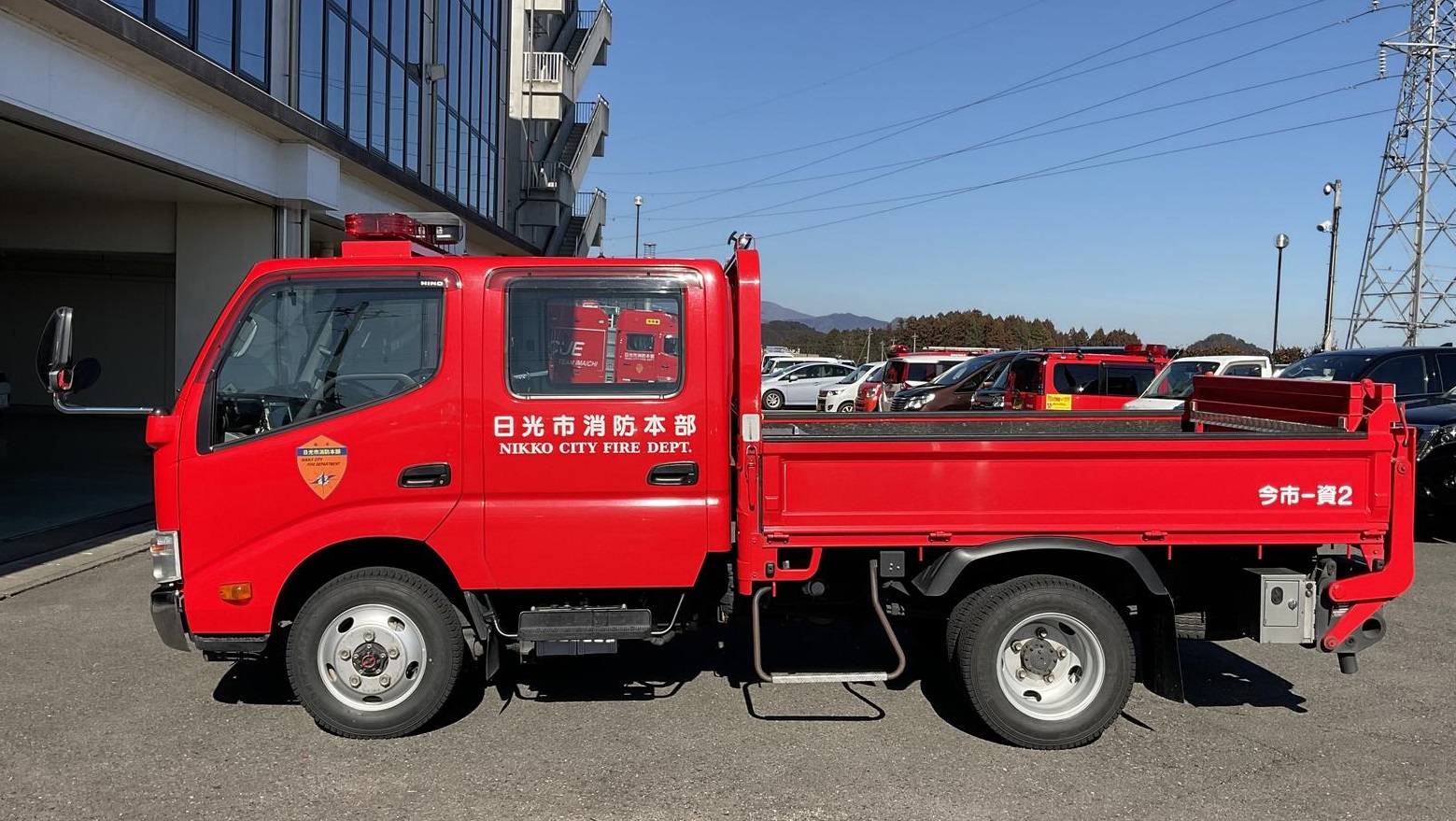 横向きの資器材搬送車2(トラック型)