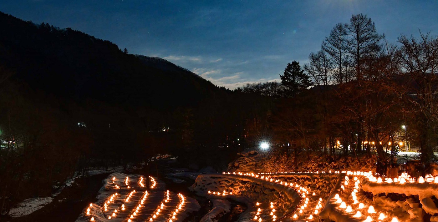 ライトアップされた湯西川かまくらまつり