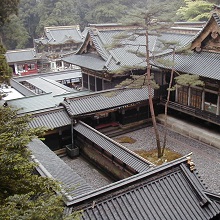 東照宮本殿と石の間、拝殿