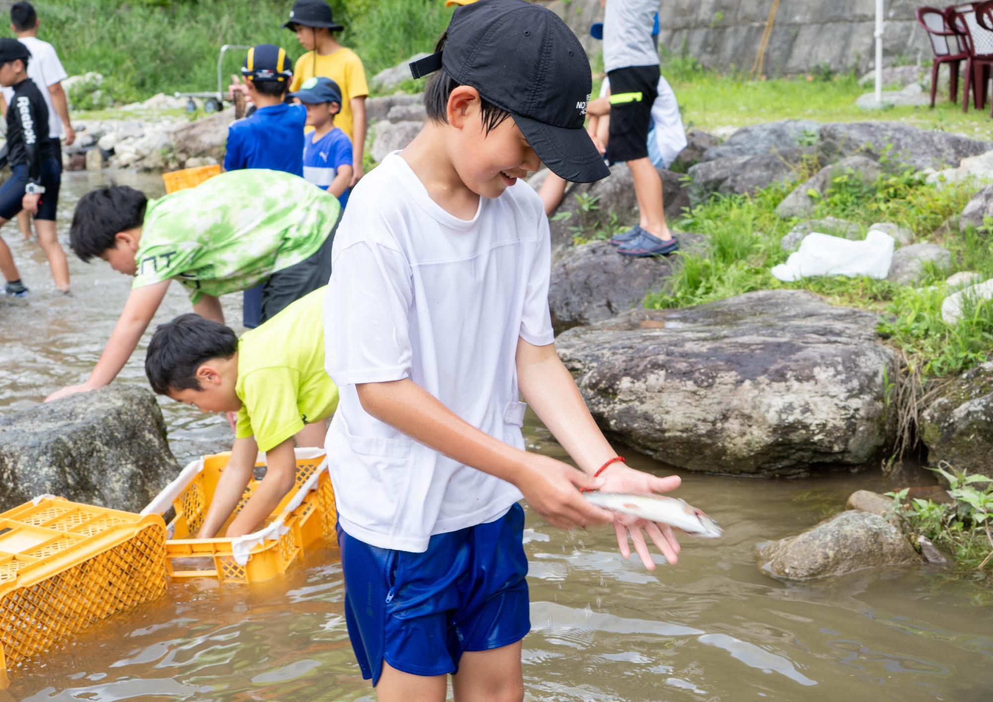 魚のつかみ取り
