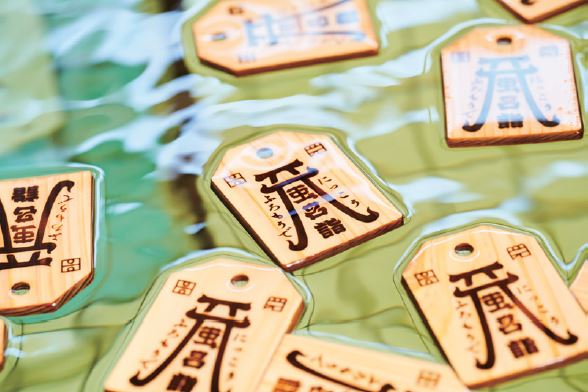 湯船に浮いたお札