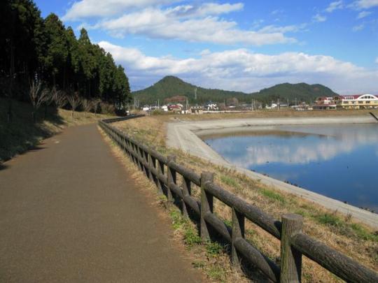 大室ダムの周囲の道から見た景色の写真