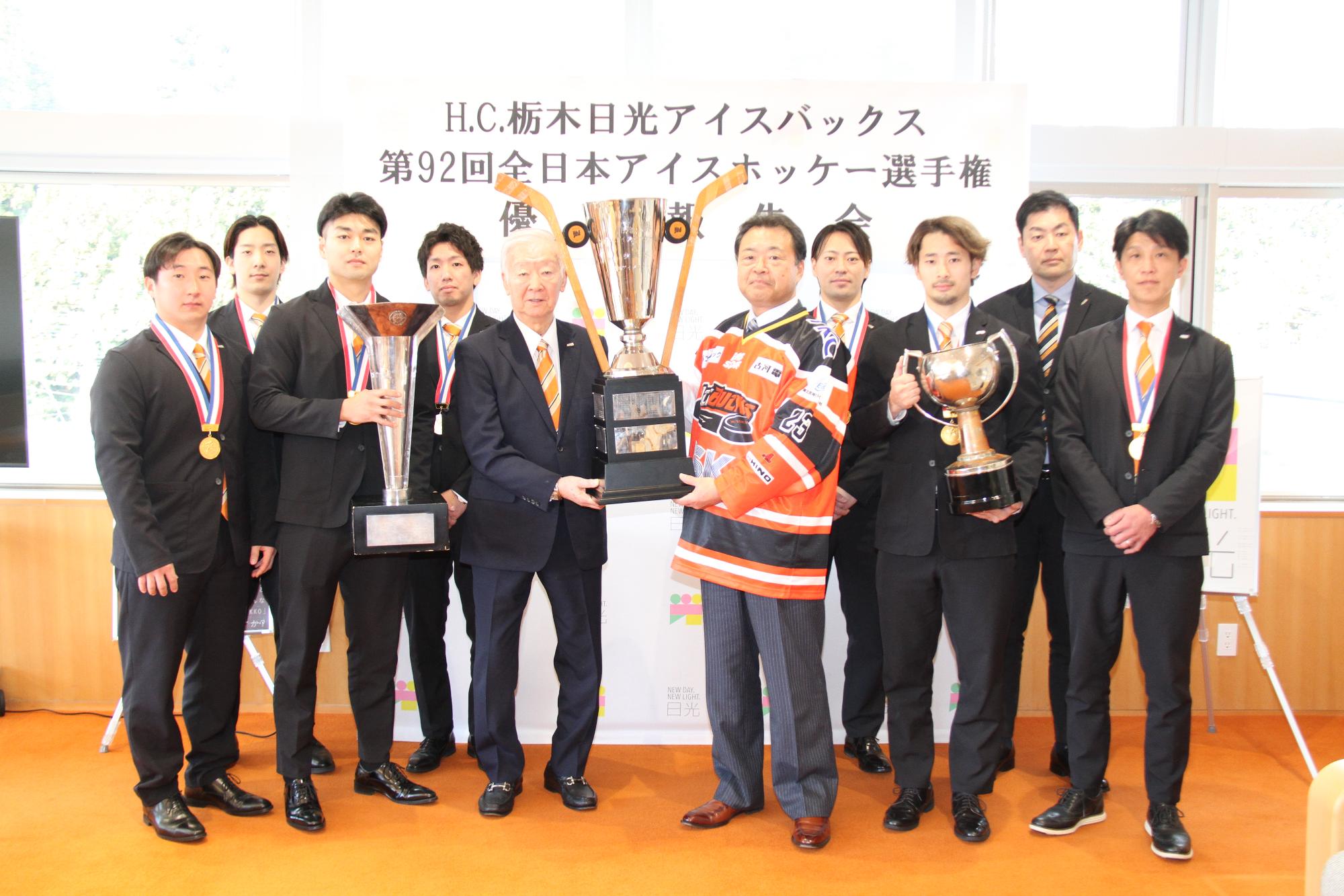 アイスバックス選手の写真