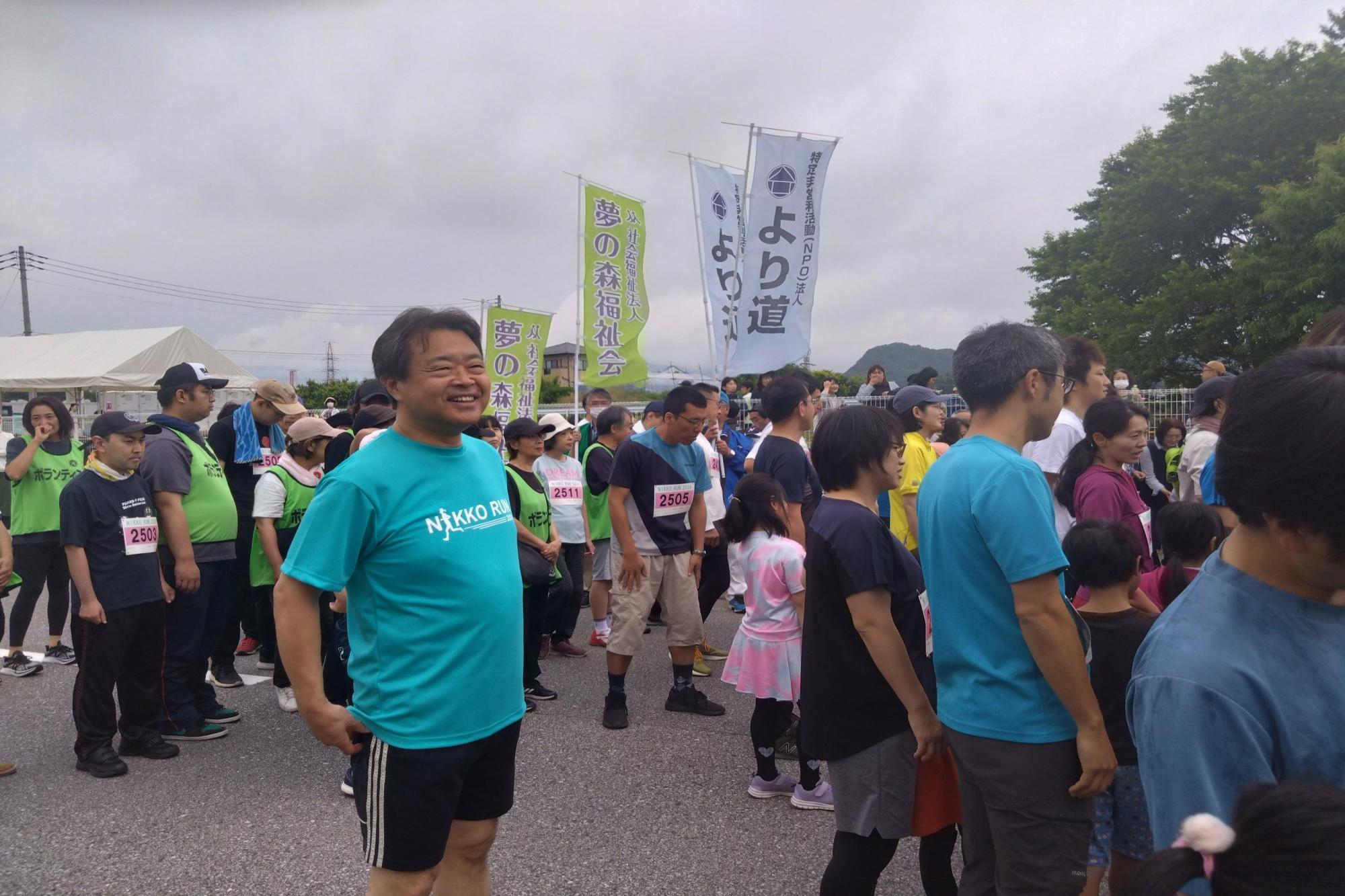 スタートを待つ粉川市長