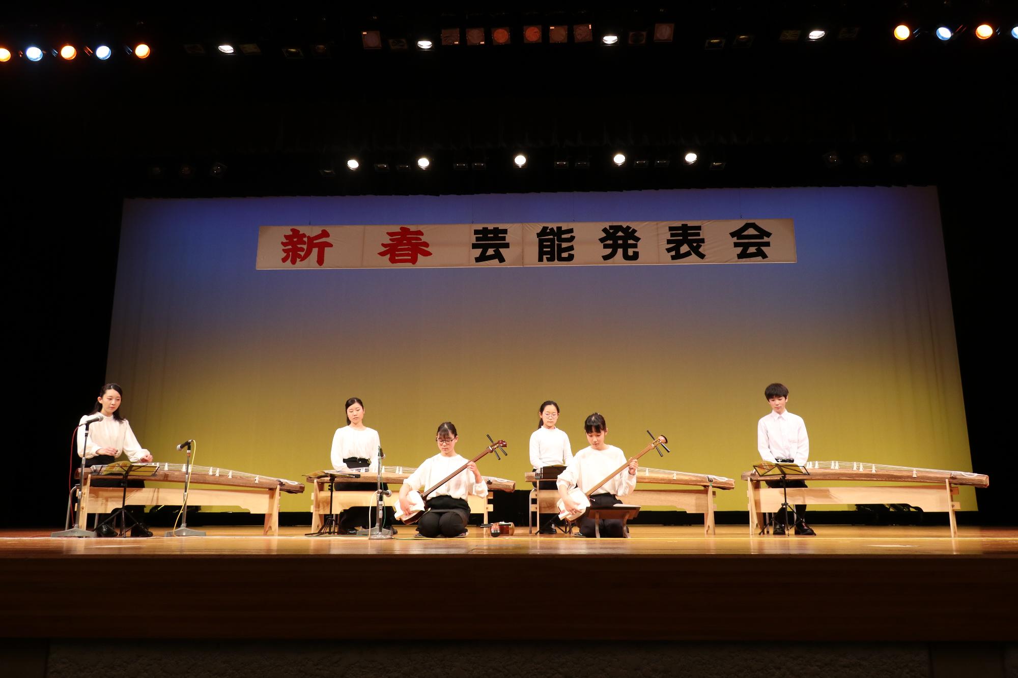 三味線と琴の演奏