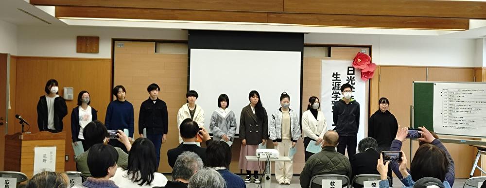 2班に分かれて発表しました