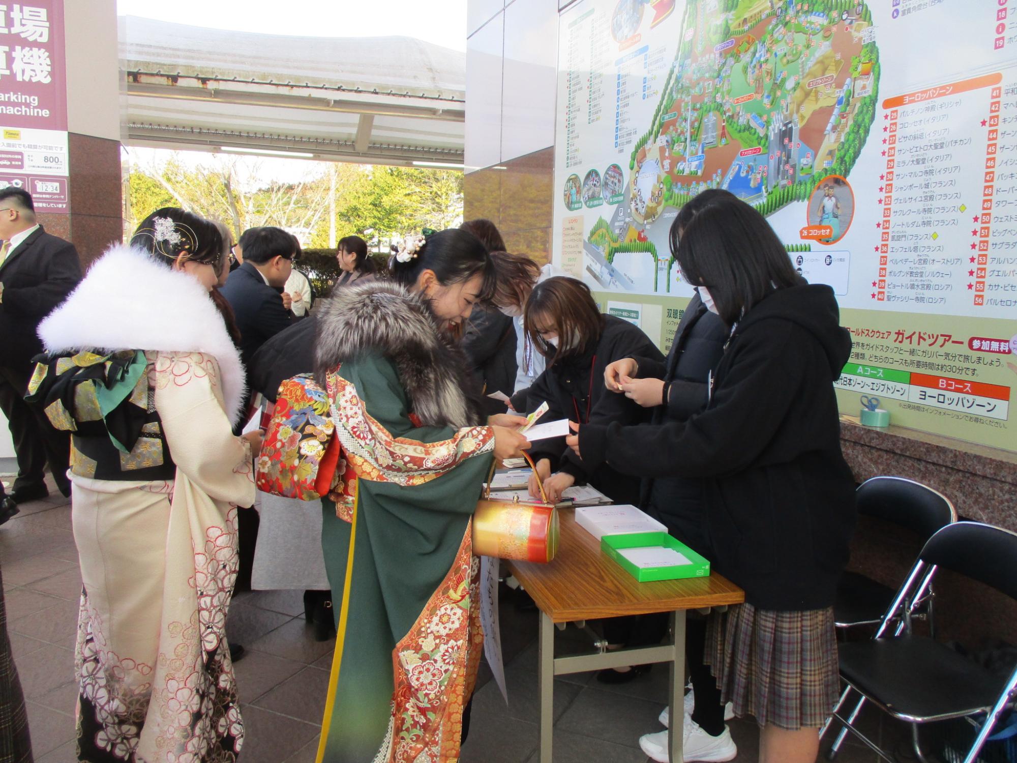 小さな愛の会（はたちの集い受付）