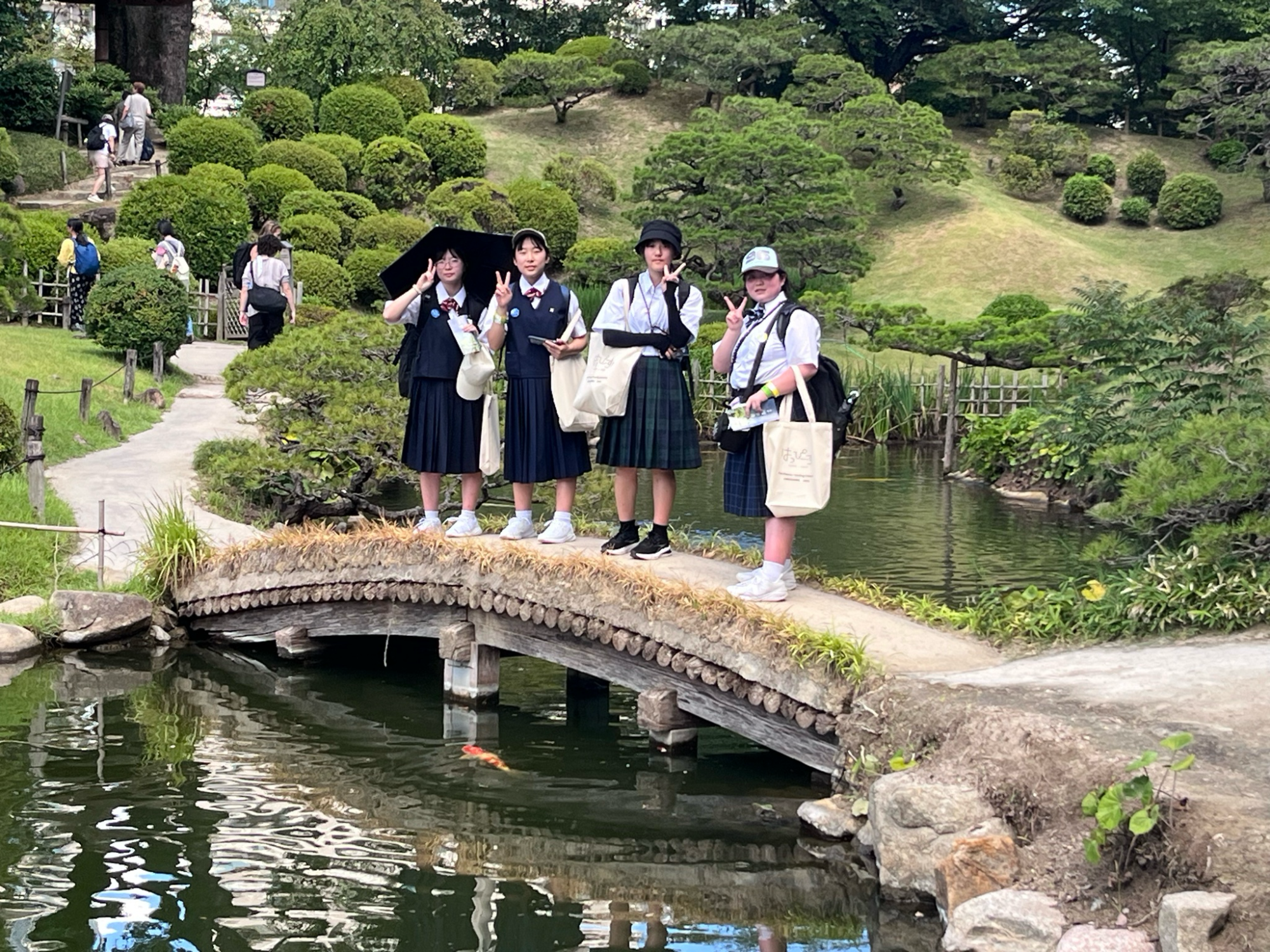 2班は縮景園へ行きました