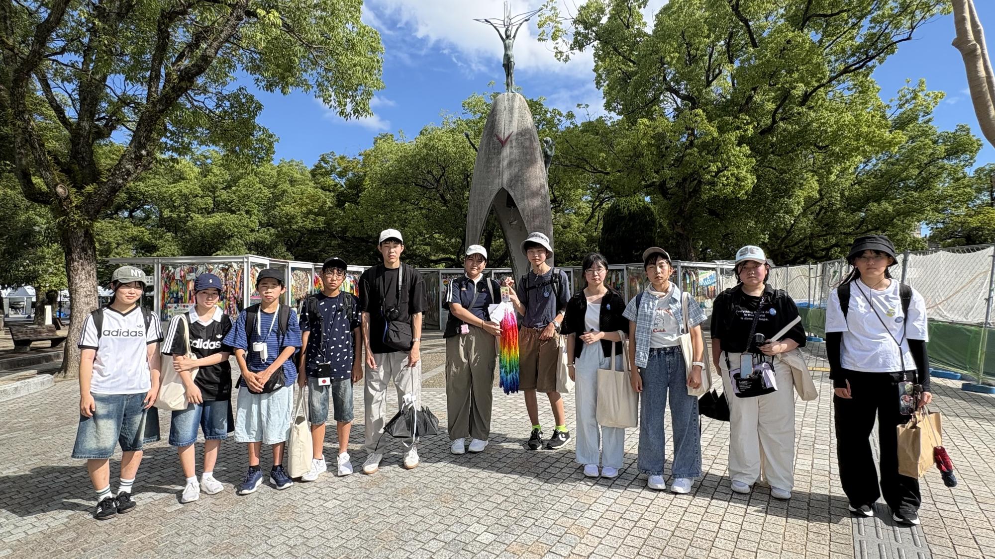 平和記念公園で折り鶴を奉納しました