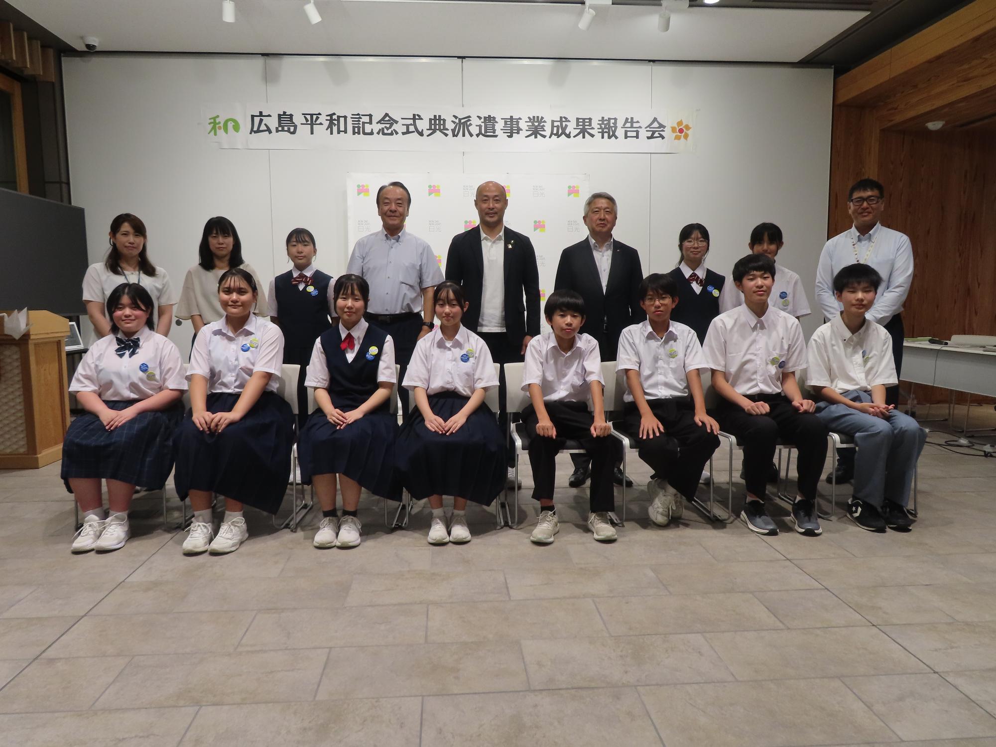 成果報告会での集合写真