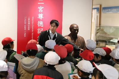 館内見学の様子