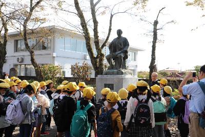 館内見学の様子