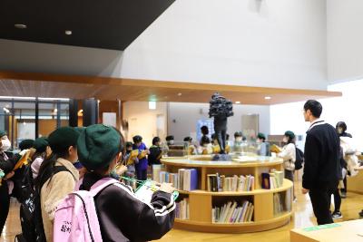 館内見学の様子