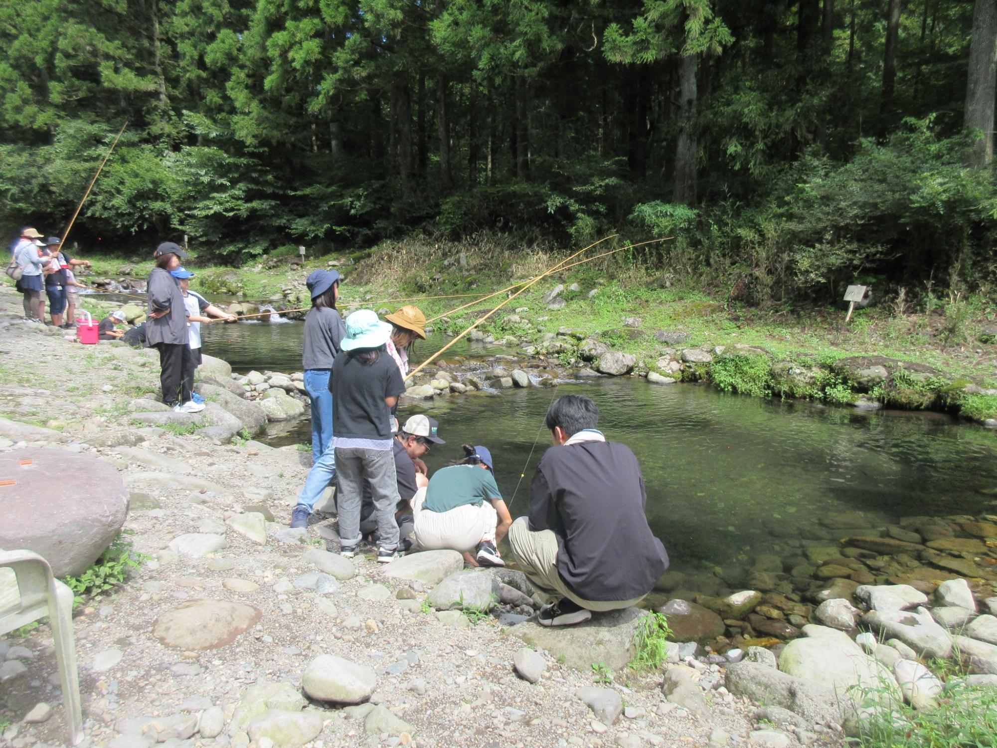 親子さかな釣り体験写真