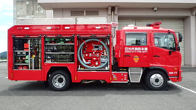 タンク車の扉を開けた様子