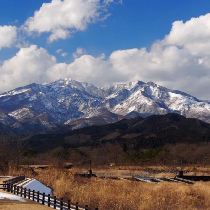 雲を背負った女峰山
